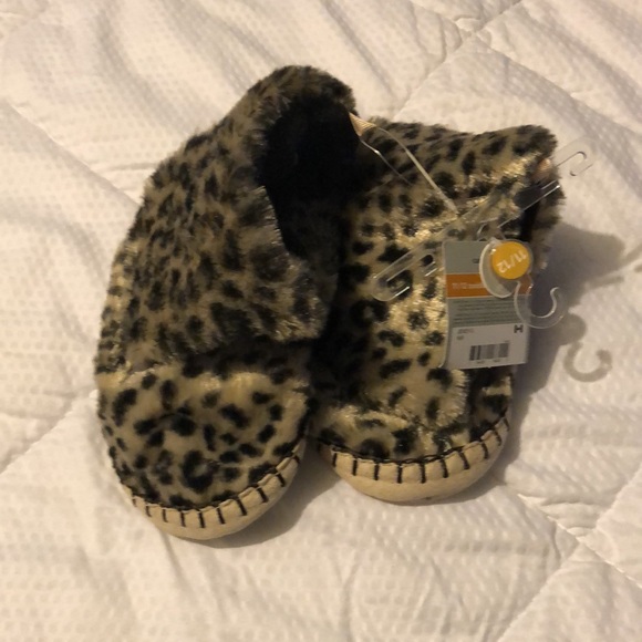 NEW Carter’s footwear. Size 11/12 toddler - Picture 2 of 7